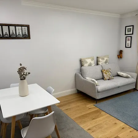 Au Coeur Du Marche Poncelet Et A 2 Pas De L'arc De Triomphe - 6 Personnes Et 1 Bebe, Sdb, 2 Wc Apartment *