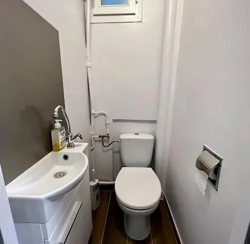 Au Coeur Du Marche Poncelet Et A 2 Pas De L'arc De Triomphe - 6 Personnes Et 1 Bebe, Sdb, 2 Wc Париж