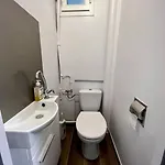 Au Coeur Du Marche Poncelet Et A 2 Pas De L'arc De Triomphe - 6 Personnes Et 1 Bebe, Sdb, 2 Wc Παρίσι
